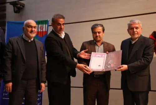 سند مالکیت کاخ آپادانا اهدا شد