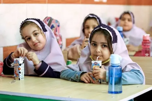 آیا سال جاری دانش آموزان در مدرسه شیر می خورند!